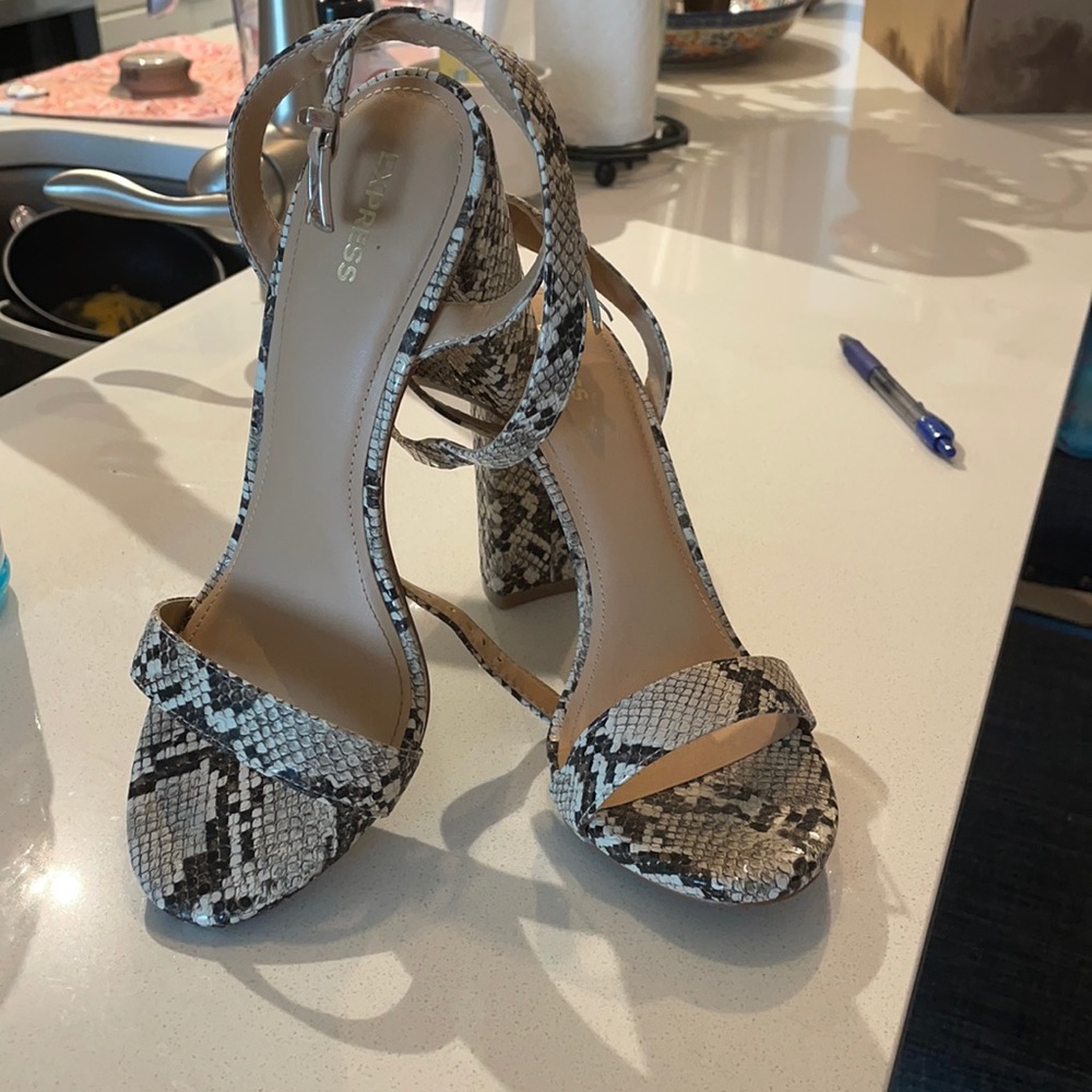 NWT Snake print heels
